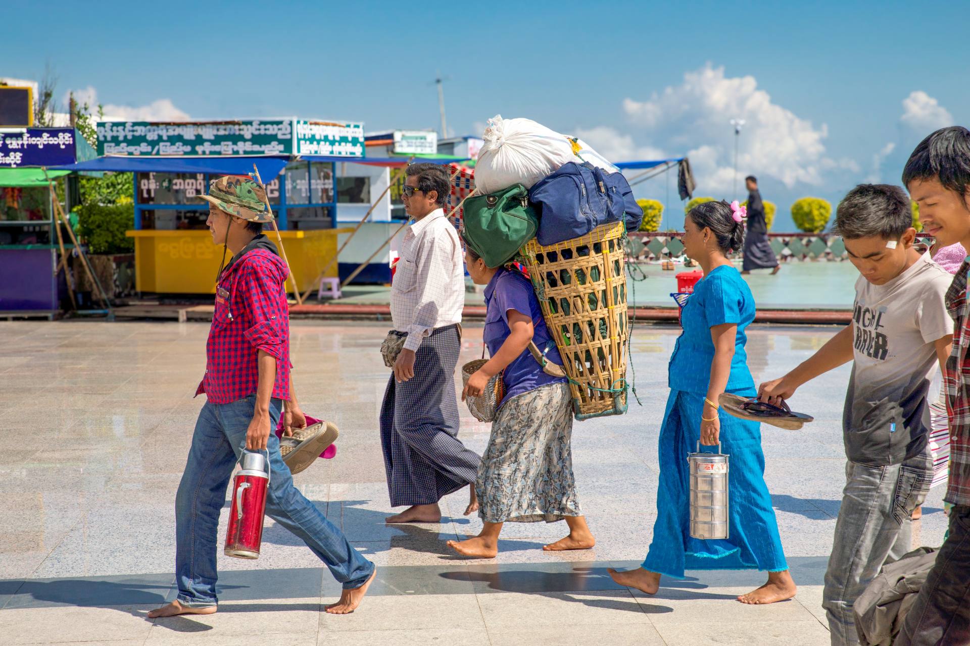 Geschäftiges Treiben am Goldenen Felsen